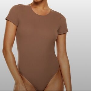 Babaton Contour High Neck Short Sleeve Bodysuit Deep Taupe Size Womens Small
